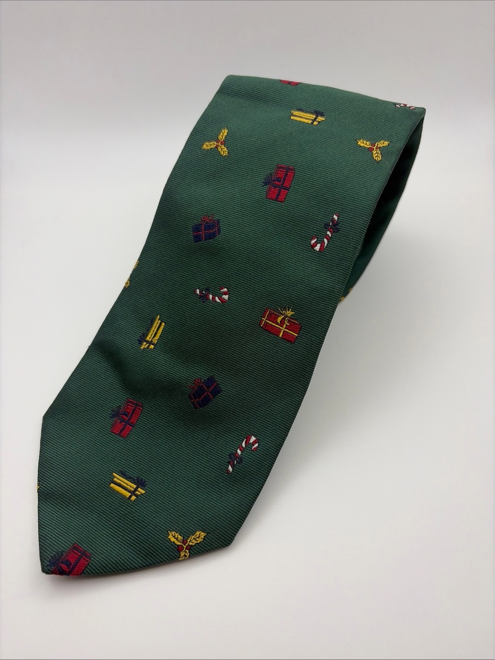 Brooks Brothers Green Christmas Holiday Themed Tie 100% Silk Men's Necktie